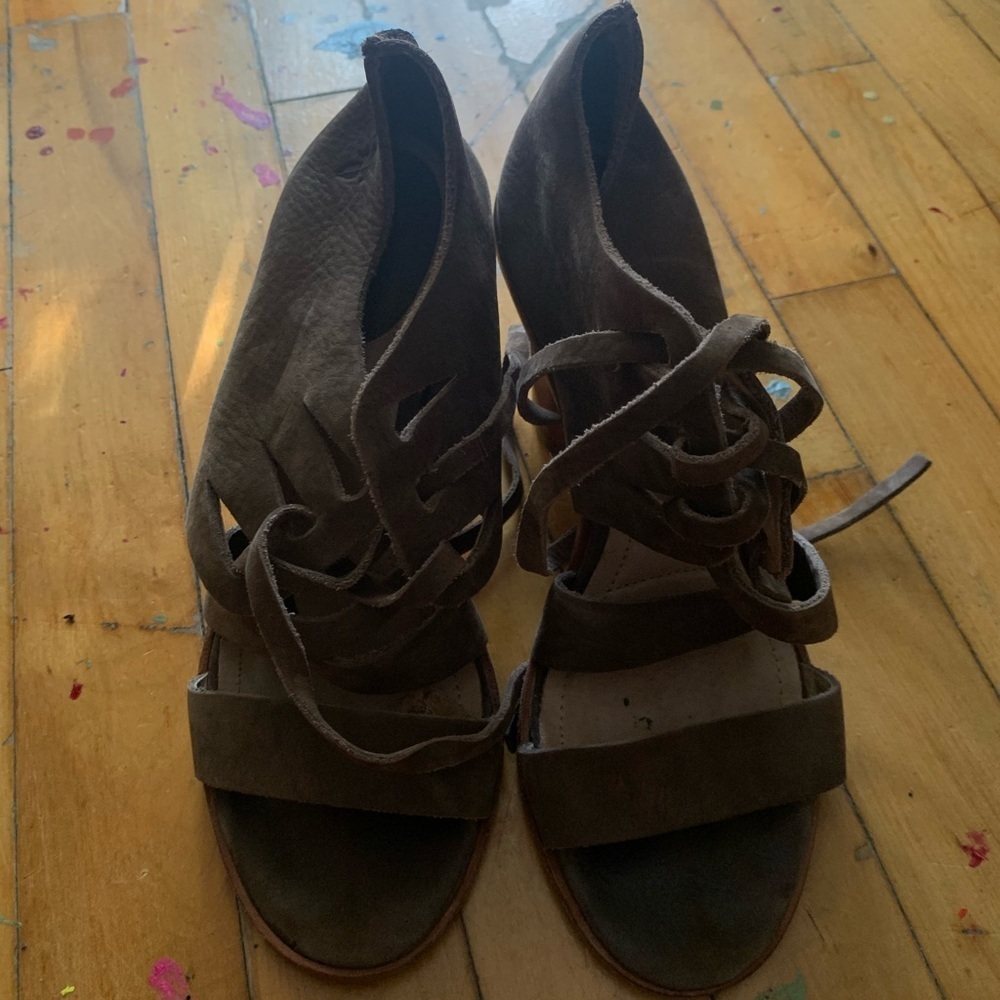 Frye‎ Sofia lace up brown Suede Women's Sandals
